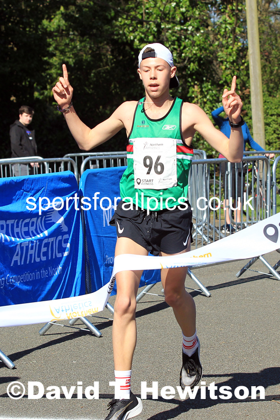 Boys Under-15s 5k, 2022 Northern 12 and 6 Stage Road Relays,  Birkenhead Park, Birkenhead, Wirral.  Photo: David T. Hewitson/Sports for All Pics